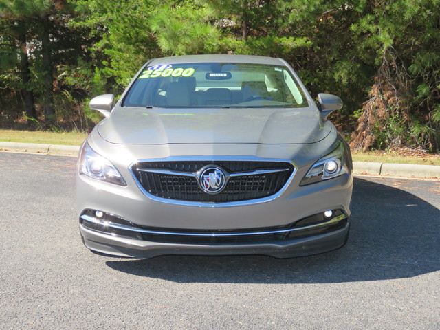 Pre-Owned 2018 Buick LaCrosse Essence