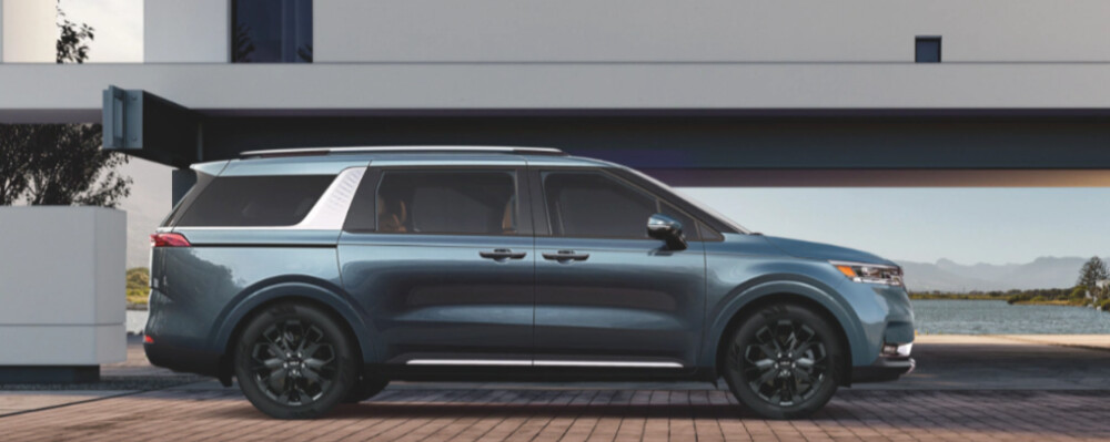 2022 Kia Carnival Side View
